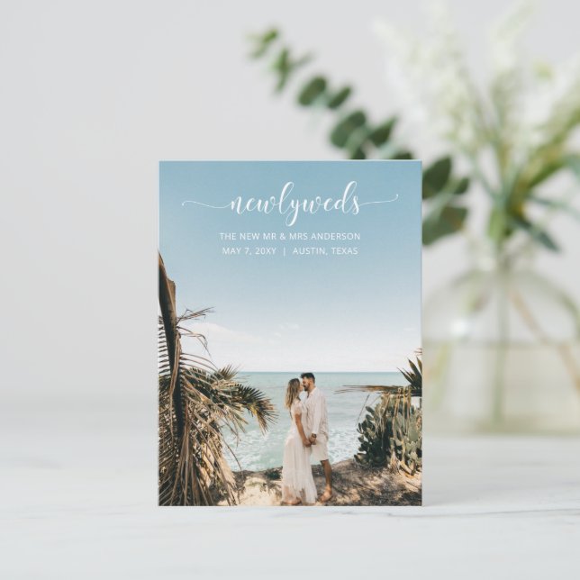 Elegantes Einfaches Skript-Foto-Hochzeitsankündigu Postkarte (Stehend Vorderseite)