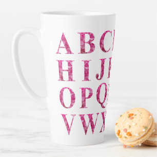 Elegantes englisches Alphabet in rosa Blumenschrif Milchtasse