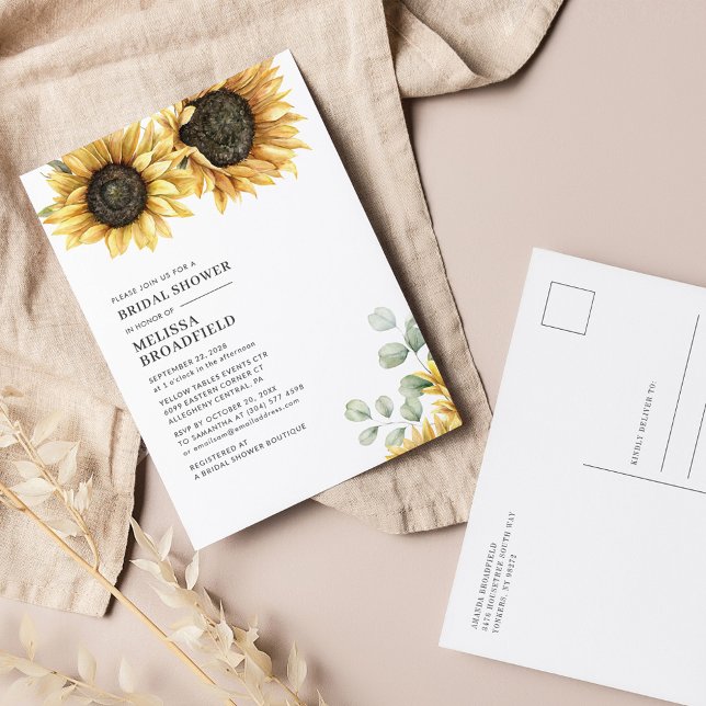 Elegantes Eucalyptus Foliage Sonnenblumen Brautpar Einladungspostkarte (Sunflower Eucalyptus Floral Bridal Shower Party Invitation Postcard)