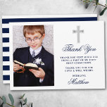 Elegantes First Holy Communion Foto Dankeskarte<br><div class="desc">Elegante Erste Heilige Kommunion Dankeschön Karte mit Silberkreuz. Foto Front. Navy Blue Script. Blau und Weiß Streifen zurück.</div>