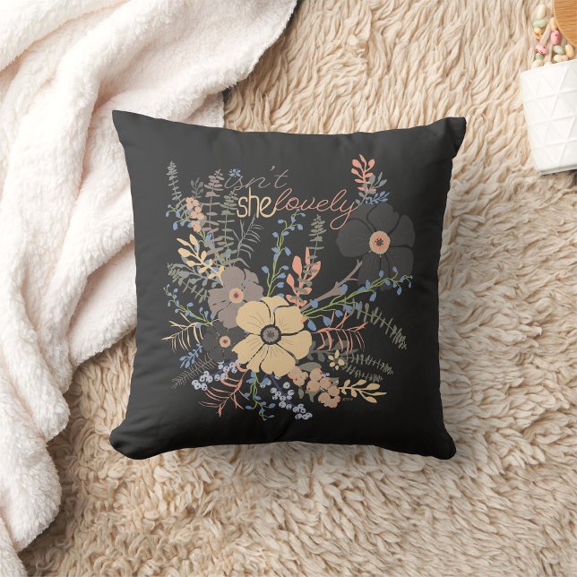 Elegantes Floral Bouquet Girly Sprichwort Kissen (Elegant Floral Bouquet Girly Saying Lovely Throw Pillow
from Jenn Steffen for Studio Posies. )