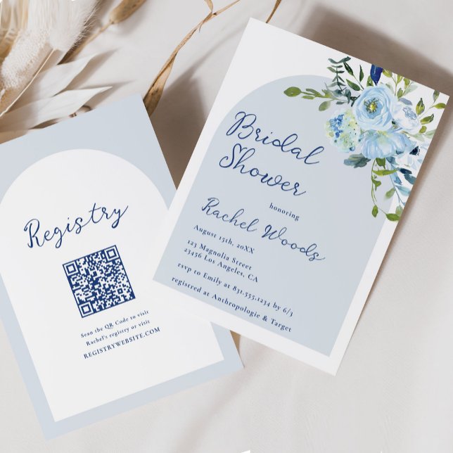 Elegantes floral Dusty Blue Qr Code Brautparty Einladung (Von Creator hochgeladen)
