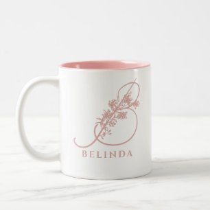 Elegantes florales Monogramm-Skript Rosa Hochzeit Zweifarbige Tasse