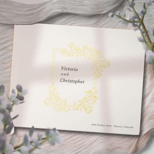 Elegantes florales Wappen Klassische botanische Ho Gästebuch (Elegant Romantic Wedding Guest Book with Gold Foil)