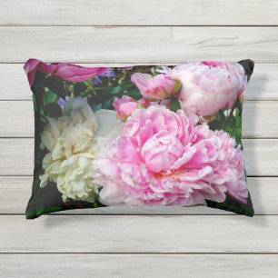 Elegantes Foto aus rosa, blühenden Pinien Kissen Für Draußen