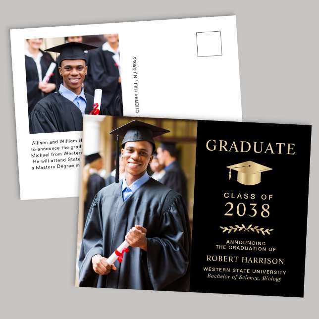 Elegantes Foto Black Gold Uni-Abschluss Ankündigungspostkarte (An elegant college graduation announcement to celebrate the graduate's achievements)