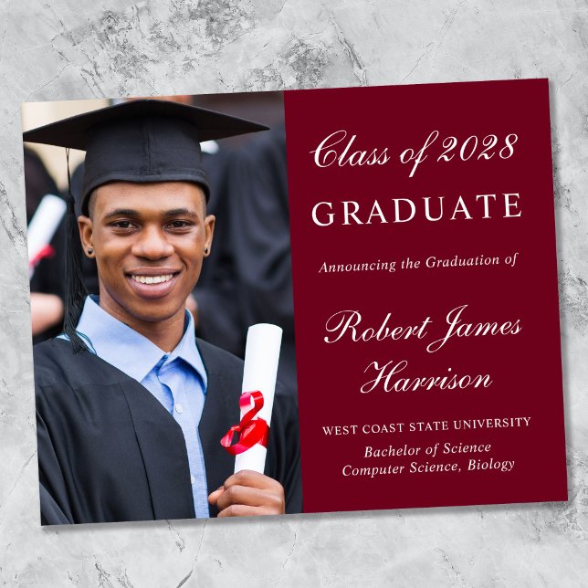 Elegantes Foto Burgund Abschluss Ankündigung (Von Creator hochgeladen)