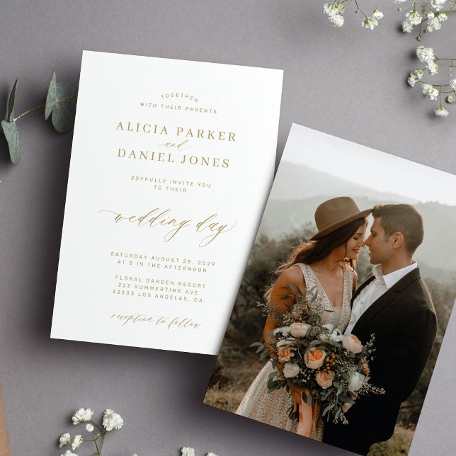 Elegantes Foto Goldkalligraphie-Hochzeit Einladung (Von Creator hochgeladen)