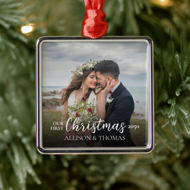 Elegantes Foto Hochzeit Unser erstes Weihnachtsfes Ornament Aus Metall (Baum)