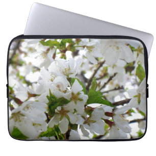 Elegantes Foto mit weißer Blüte Laptopschutzhülle