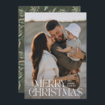 Elegantes Foto, modern, minimalistisch grün, botan Feiertagskarte<br><div class="desc">Elegantes Foto Moderne minimale natürliche Oliven grüne Aquarell botanische Typografie Frohe Weihnachtsferien flache Karte.</div>