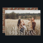 Elegantes Foto modern minimalistisch naturbotanisc Feiertagskarte<br><div class="desc">Elegantes Foto Moderne minimale natürliche Aquarellfarben botanische Typografie Frohe Weihnachtsferien flache Karte.</div>