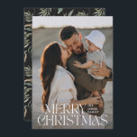 Elegantes Foto, modern, minimalschwarz botanisch Feiertagskarte<br><div class="desc">Elegantes Foto Moderne minimale natürliche schwarze Aquarell botanische Typografie Frohe Weihnachtsferien flache Karte.</div>