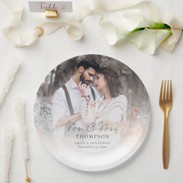 Elegantes Foto Overlay Mrs. Names Date Wedding Pappteller (Hochzeit)