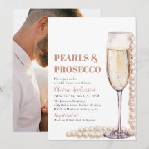 Elegantes Foto Perlen und Prosecco Brautparty