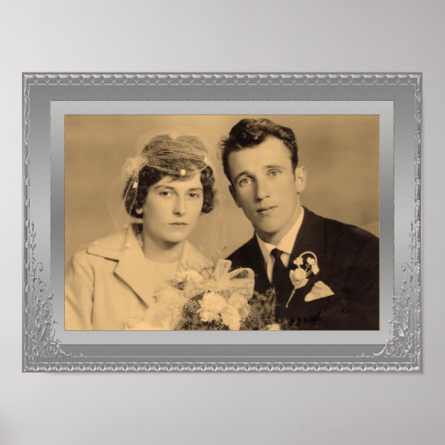 Elegantes Foto-Poster mit silberfarbenem Rahmen Poster (Vorne)