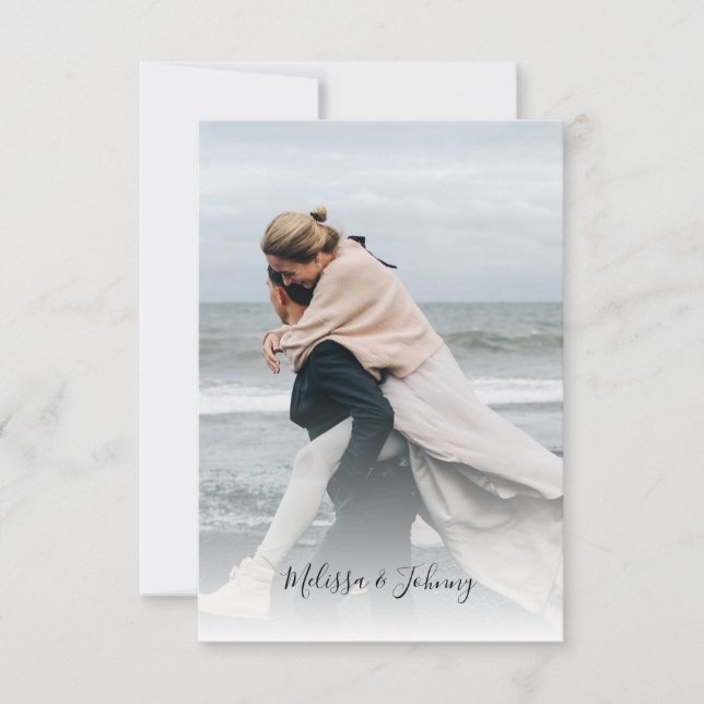 Elegantes Foto QR Code Skript Hochzeit RSVP Karte (Vorderseite)