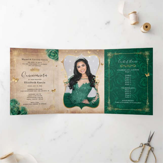 Elegantes Foto Spanische Grüne Rose Gold Quinceane Dreifach Gefaltete Einladung (Innenseite)