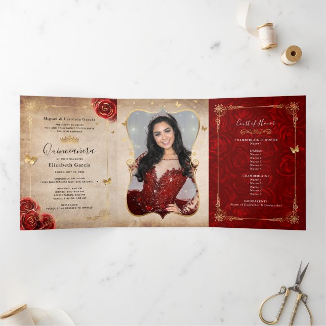 Elegantes Foto Spanische Rote Rose Gold Quinceaner Dreifach Gefaltete Einladung (Innenseite)