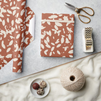 Elegantes Friendsgiving mit fallenden Blättern Geschenkpapier