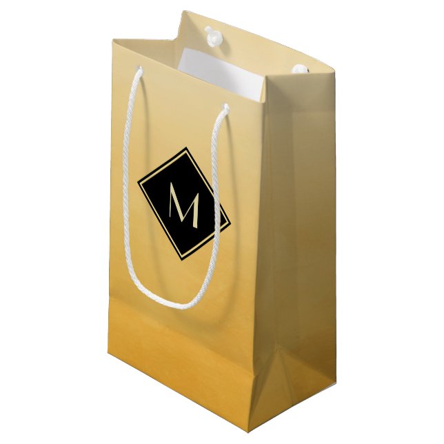 Elegantes gelbes Gelb mit einfachem Goldmonogramm Kleine Geschenktüte (Vorderseite Schrägansicht)