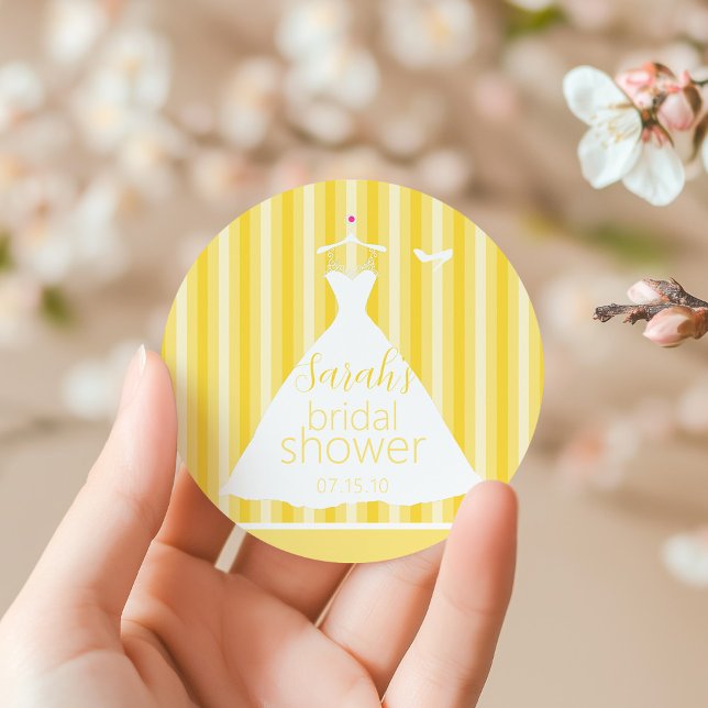 Elegantes Gelbes Hochzeitskleid Brautparty Runder Aufkleber (Von Creator hochgeladen)