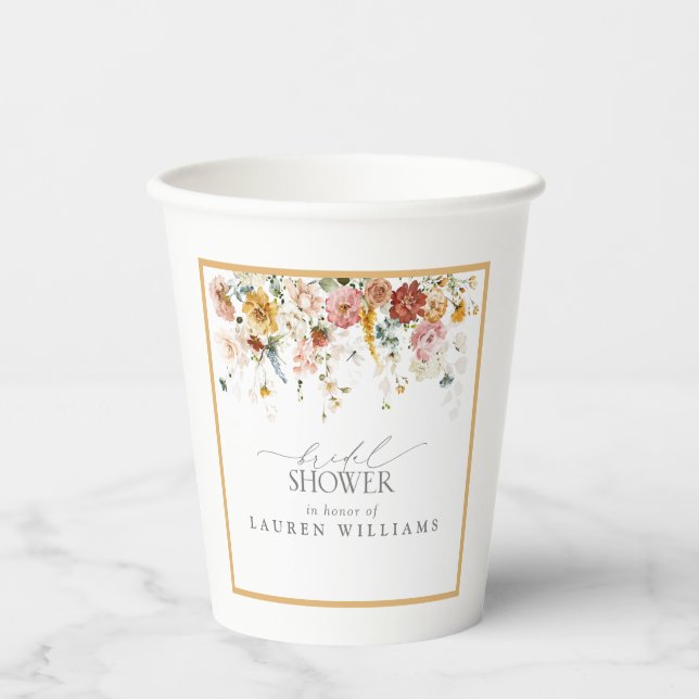 Elegantes Gelbes Wildblume Wasserfarbenes Brautpar Pappbecher (Vorderseite)