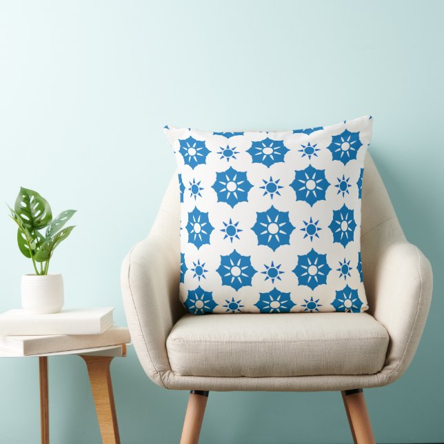 Elegantes geometrisches, blau-weißes Muster Kissen (Stuhl )