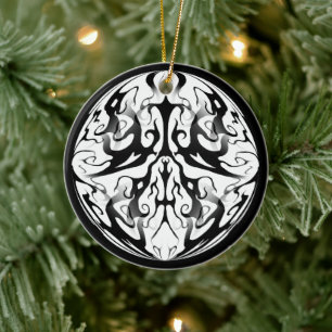 Elegantes Gesicht in Feuer- und Flammendesign Keramikornament