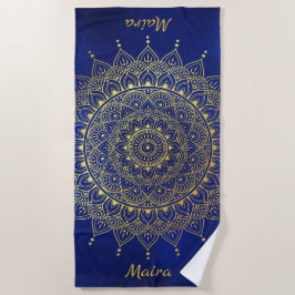 Elegantes Gold auf Deep Blue Floral Henna Mandala Strandtuch