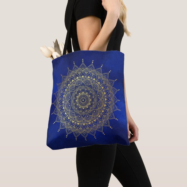 Elegantes Gold auf Deep Blue Floral Henna Mandala Tasche (Von Nahem)