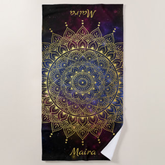 Elegantes Gold auf Dunkelnebel Flora Henna Mandala Strandtuch