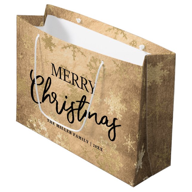 Elegantes Gold Frohe Weihnachtsschneeflockenmuster Große Geschenktüte (Vorderseite Schrägansicht)