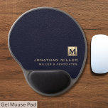 Elegantes Gold-Initial-Logo Gel Mousepad<br><div class="desc">Fügen Sie Ihrem Arbeitsbereich eine Touch Eleganz hinzu, indem Sie mit diesem stilvollen blauen gelben Mauskissen ein goldenes Logo als Initiallogos verwenden. Die glatte Geloberfläche sorgt für ein komfortables und akkurates Bewegungsverhalten, während die rutschfeste Unterlage das Pad sicher behalte. Dieses Mauspad ist perfekt für den Einsatz im Büro oder als...</div>