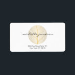 Elegantes Gold Leaf Logo auf Weiß Adressaufkleber<br><div class="desc">Ein elegantes Motiv aus einem goldenen Blattmuster in kreisförmiger Form wird mit Ihrem Namen oder Firmennamen in diesem stilvollen Retourenlabel-Design kombiniert. Persönlich für Sie,  egal wie Sie es mögen,  Ideal für Salons,  Wellness-Center,  Life Coaches,  Wellness-Center,  Hautpflegemarken und vieles mehr. Originale Kunst und Design © 1201AM Design Studio</div>
