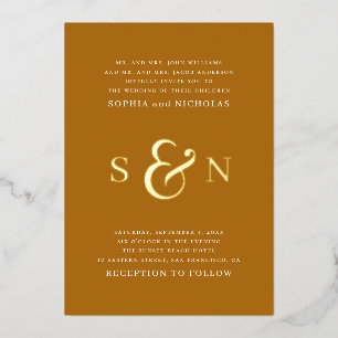 Elegantes Gold Light Brown Typografie Detail Hochz Folieneinladung
