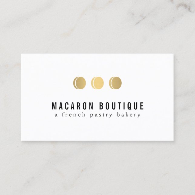 Elegantes Gold Macaron Trio Logo auf Weiß Visitenkarte (Vorderseite)