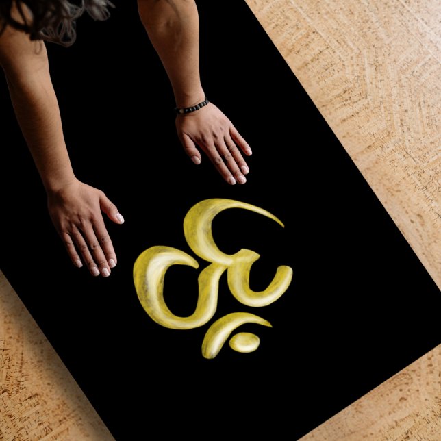 Elegantes Gold Om Symbol | Sanskrit spirituell Bla Yogamatte (Von Creator hochgeladen)