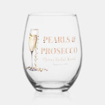 Elegantes Gold Perlen und Prosecco Brautparty Weinglas Ohne Stiel<br><div class="desc">Feiern Sie die Gewerkschaft von Liebe und Eleganz in Ihrem Brautparty mit unseren eleganten Goldperlen und Prosecco Stemless Weinbrillen. Jedes Glas ist mit schimmernden goldenen Akzenten und zarten Perlen geschmückt und schafft so ein atemberaubendes visuelles Meisterwerk, das die Raffinesse Ihres Festes widerspiegelt. Diese gläsernen Gläser, die perfekt für die Zubereitung...</div>