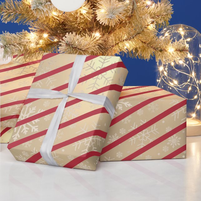Elegantes Gold Red Christmas Snowflake Muster Geschenkpapier (Feiertage)