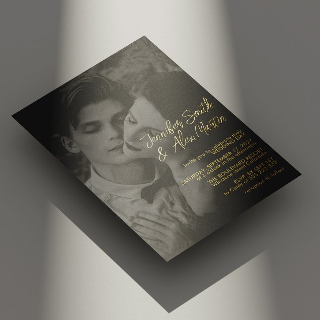 Elegantes Gold Script Portrait Foto Hochzeit Folieneinladung (Elegant Gold Script Portrait Photo Wedding Foil Invitation)