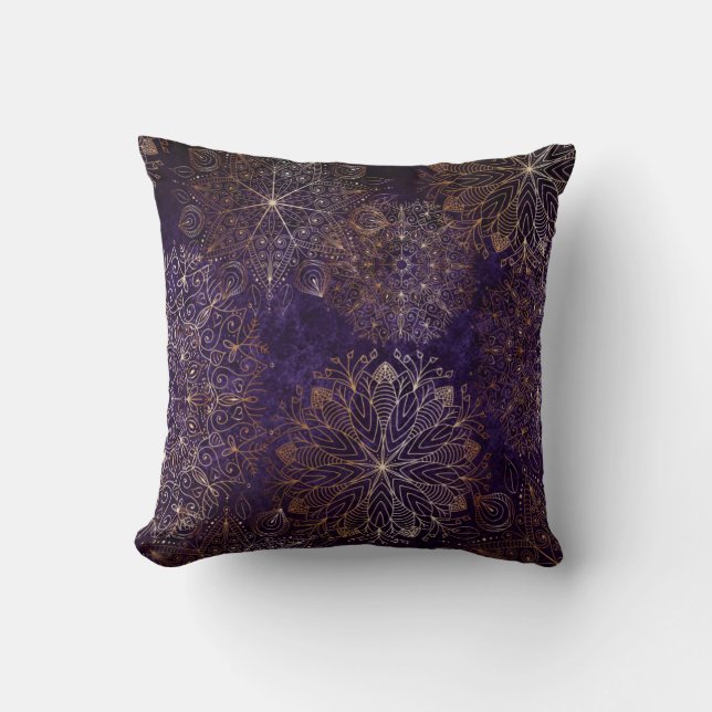 Elegantes Gold und Lila Mandala-Muster Kissen (Vorderseite)