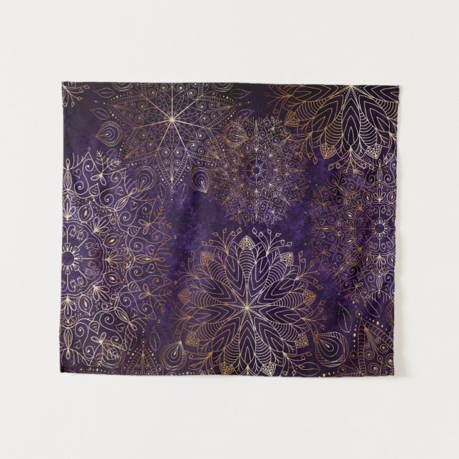 Elegantes Gold und Lila Mandala-Muster Wandteppich (Vorderseite (Horizontal))