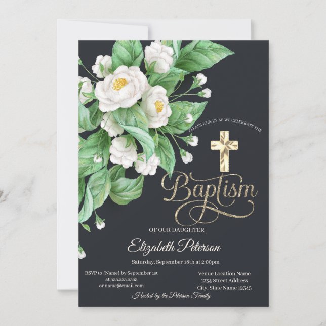 Elegantes Goldkreuz Weiße Blume Taufe Einladung (Vorderseite)