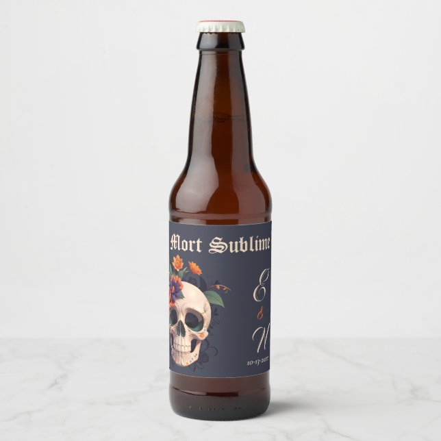 Elegantes Gotisches Floral Skull Monogram Wedding  Bierflaschenetikett (Vorderseite)