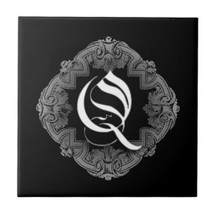 Elegantes gotisches Initial Q Fliese