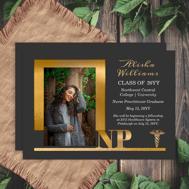 Elegantes Graphit-Gold NP Nurse Practitioner Absch Ankündigung (Elegant graphite and gold NP graduation announcement with modern photo layout)