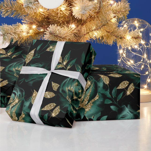 Elegantes Green und Gold Rose Blumenmuster Geschenkpapier (Feiertage)