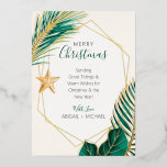 Elegantes Grün und Gold Beach Tropical Weihnachten Folien Feiertagskarte<br><div class="desc">Die elegante Weihnachtskarte der Nautical Boutique Co. mit ihrer goldgrünen und goldenen Weihnachtsfolie besticht durch die tropische Vegetation in Aquarellen und eine hübsche Aquarell-Muschel. Der Text ist skurrile Handschrift gepaart mit moderner Blocktypografie. Das grüne, goldene und cremige Elfenbein erinnert an tropische Urlaubstage am Strand. Anpassen Sie den gesamten Text, einschließlich...</div>