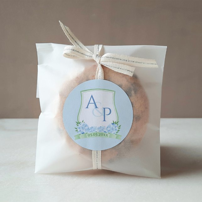 Elegantes hellblaues botanisches Hochzeitsfest-Wap Runder Aufkleber (Elegant pale blue and sage green monogram watercolor wedding crest thank you favor sticker design)